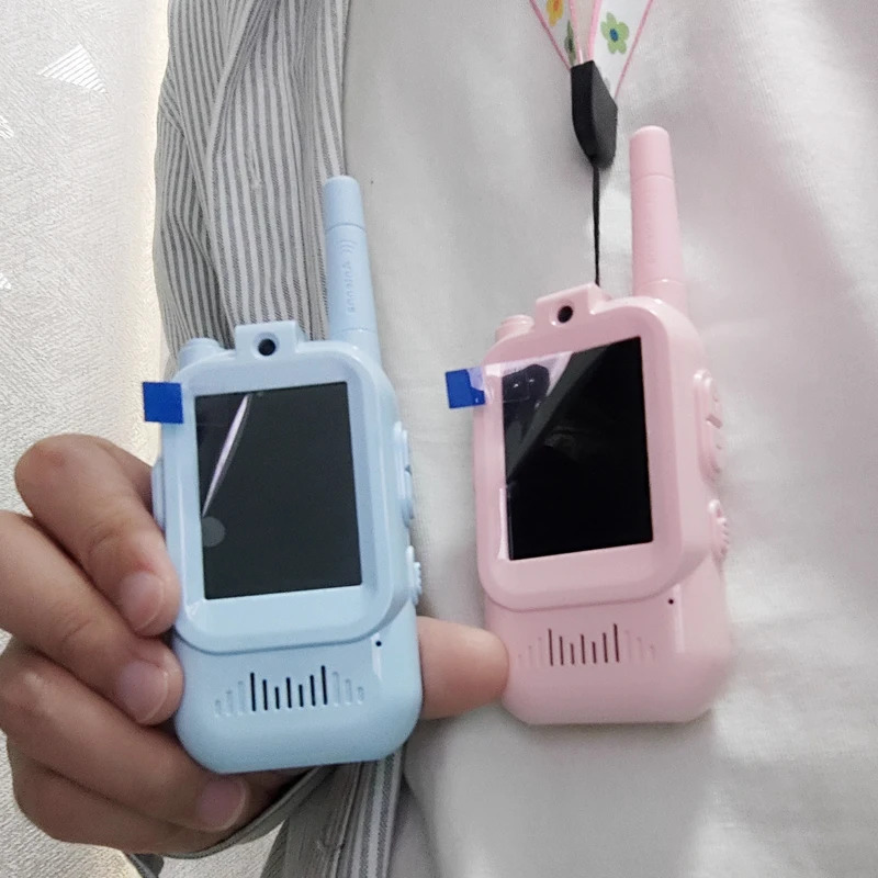 Ovoz funksiyalari bilan qayta zaryadlanuvchi bolalar uchun Walkie Talkie 2 dyuymli HD video va HD bir marta bosish orqali qoʻngʻiroq interkomi Tugʻilgan kun yoki oʻgʻil bolalar va qizlar uchun Rojdestvo sovgʻasi