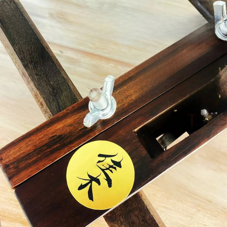 Yogʻochga ishlov berish uchun yogʻochga ishlov berish yoʻriqnomasi koʻp funktsiyali yuqori karbonli poʻlatdan kuchlanish sozlanishi qattiq qora daraxtni mahkamlash asboblari.