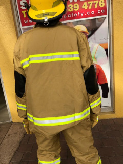 Yongʻinga chidamli kostyum EN469 Professional oʻt oʻchirish kiyimi toʻplami Yongʻinga chidamli aks ettiruvchi chiziqli suv oʻtkazmaydigan termal ichki kiyim