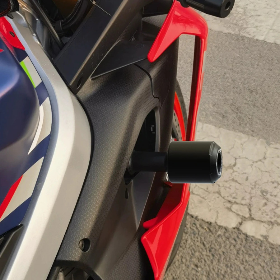 Aprilia RS660 2021-2026 mototsiklning tushishidan himoya qiluvchi dvigatel ramkasi slayderi qoʻriqchisi yon himoyasi uchun javob beradi