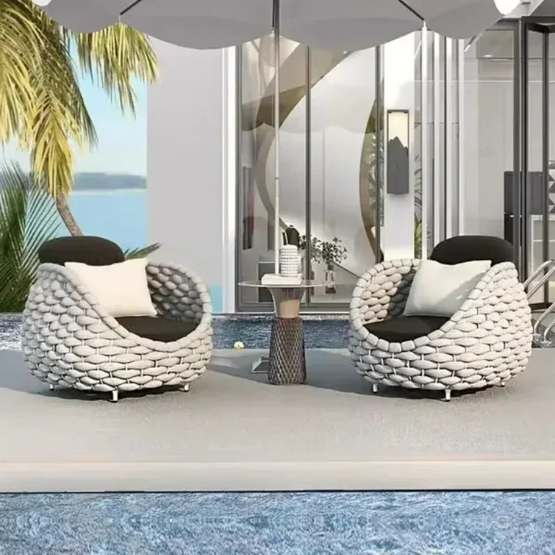 Villa balkonli yashash xonasi uchun kombinatsiyalangan er-xotin verandali stul Har qanday ob-havo rattan toʻplami Ochiq divan dam olish uchun terasli mebel