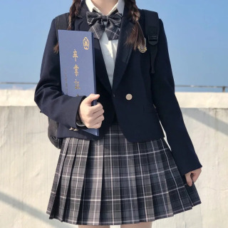 Original JK uniformasi qisqa sunʻiy charm sunʻiy palto plaid yubka medalli koʻylagi Ayollar seksi besh qismli kollej kostyumi