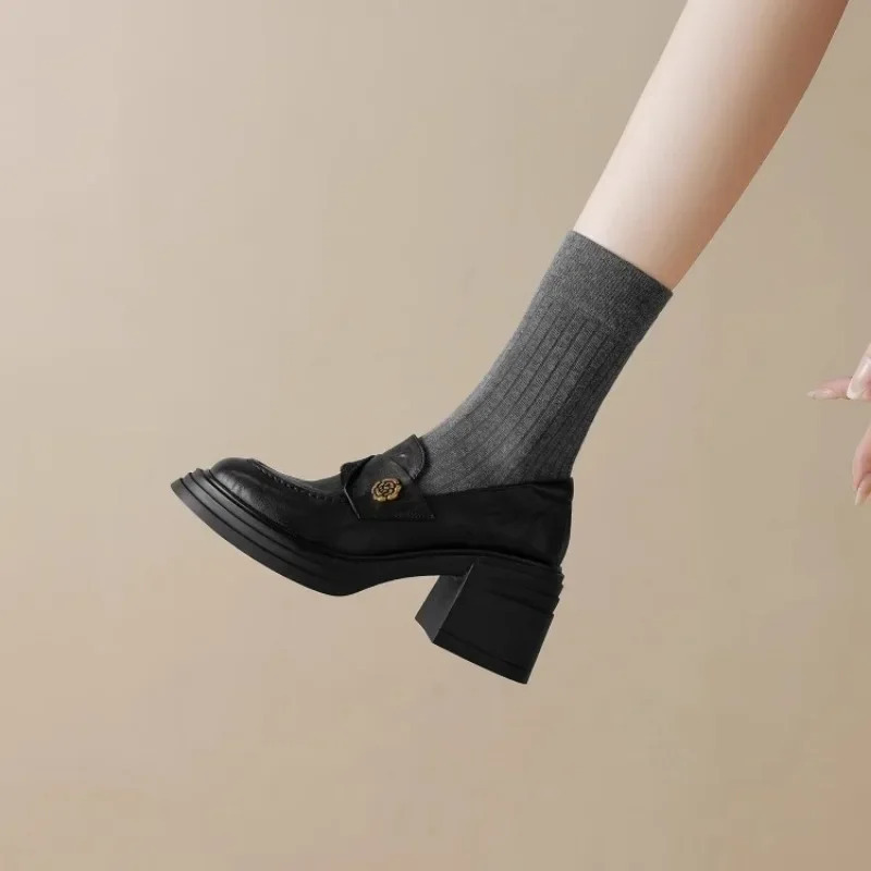 Ayollar uchun baland poshnali poyafzal 2021 bahorgi kuz tasodifiy xonimlar loaferlar Retro moda universal pompalar ayollar charm poyabzallari