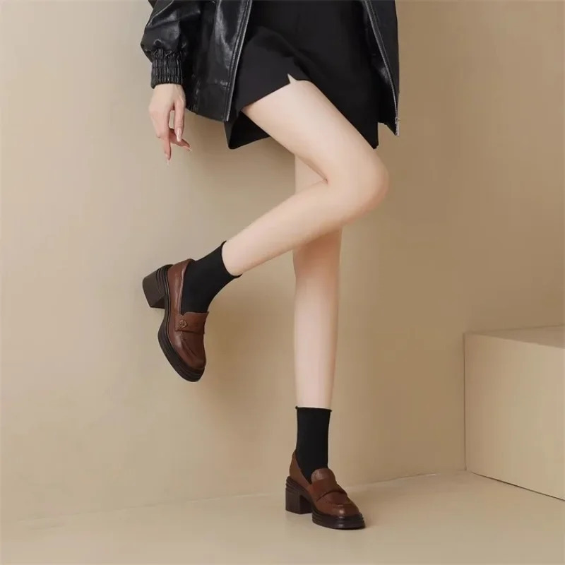 Ayollar uchun baland poshnali poyafzal 2021 bahorgi kuz tasodifiy xonimlar loaferlar Retro moda universal pompalar ayollar charm poyabzallari