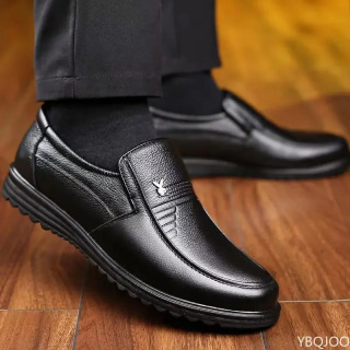 Erkaklar moda yumshoq taglik poyafzallari hashamatli rasmiy charm poyafzallar erkaklar nafas oladigan slip on loaferlar qora erkak haydovchi poyafzallari Zapatos Homme